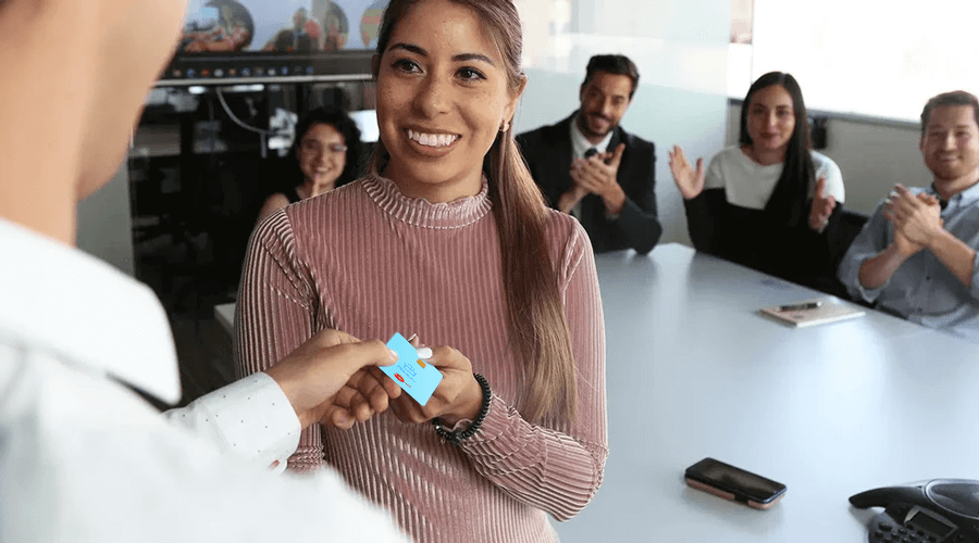 Beneficios de brindar tarjetas de regalo a tus colaboradores